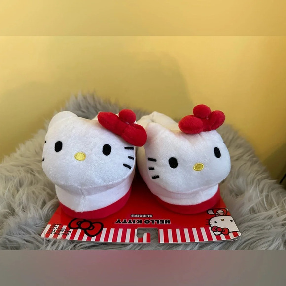 Hello Kitty Accessories - Hello Kitty Slippers  NWT size xsmall/small